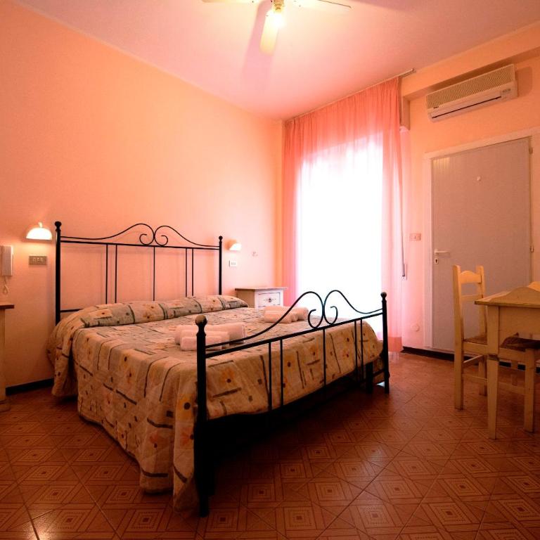 Hotel Settebello B&B - Camera Matrimoniale - 5