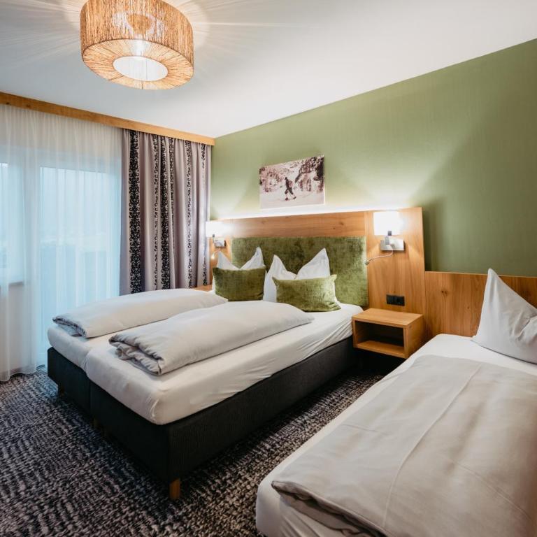 Hotel Schützenhof - Dreibettzimmer mit Balkon - 5