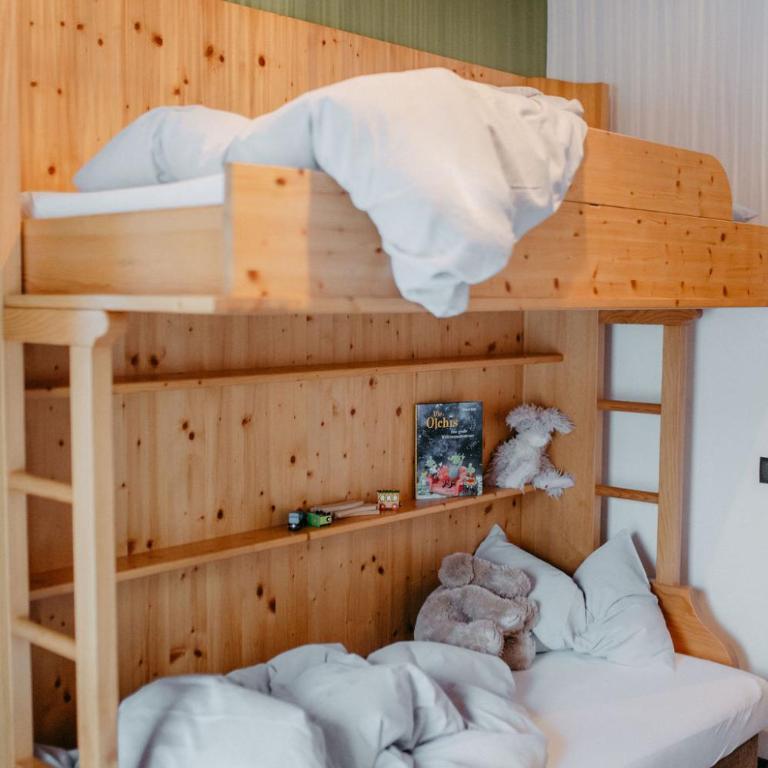 Hotel Schützenhof - Familienzimmer mit Balkon (2 Erwachsene + 2 Kinder) - 5