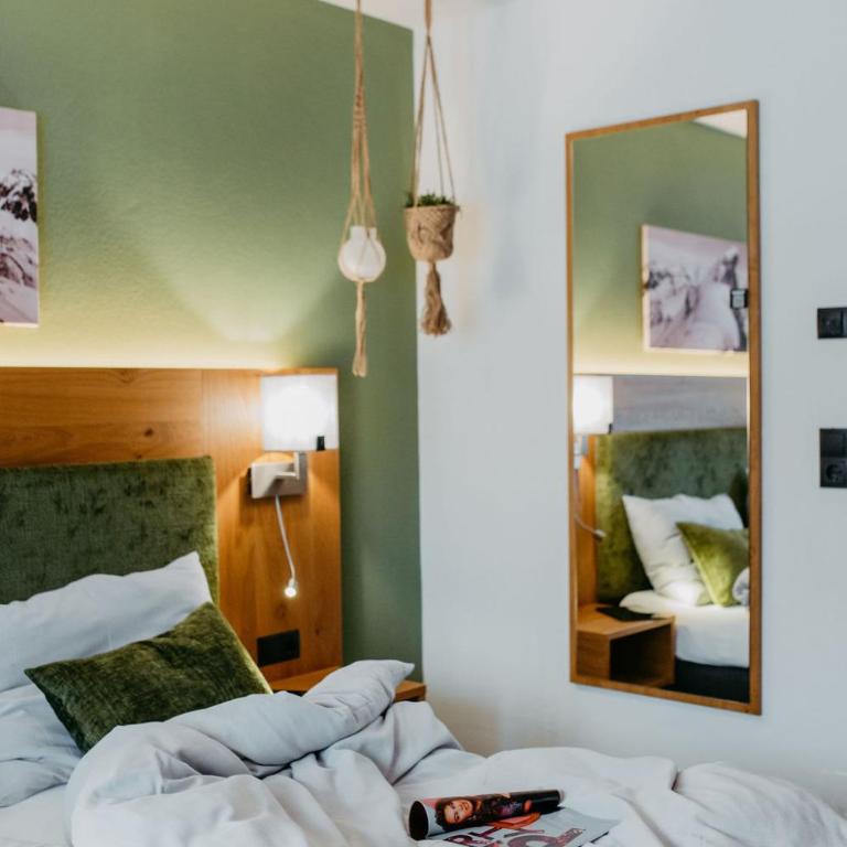 Hotel Schützenhof - Dreibettzimmer mit Balkon - 10