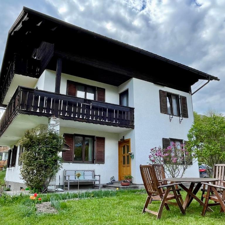 Ferienwohnung Elisabeth - Three-Bedroom Apartment with Balcony - 2