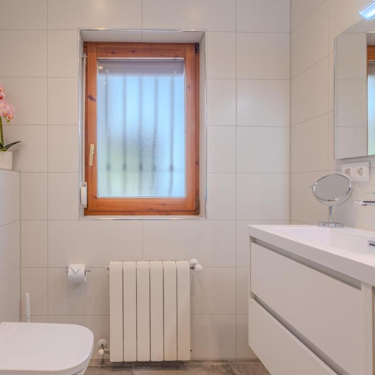 Beachside Villa for 12, 50m to Beach, Private Garden, BBQ, AC, Free WiFi and Parking - Villa con vistas al mar - 15