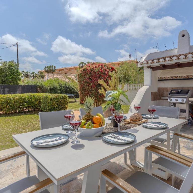 Beachside Villa for 12, 50m to Beach, Private Garden, BBQ, AC, Free WiFi and Parking - Villa con vistas al mar - 18