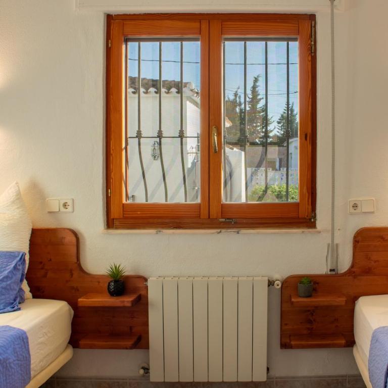 Beachside Villa for 12, 50m to Beach, Private Garden, BBQ, AC, Free WiFi and Parking - Villa con vistas al mar - 25