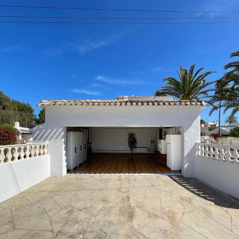 Beachside Villa for 12, 50m to Beach, Private Garden, BBQ, AC, Free WiFi and Parking - Villa con vistas al mar - 45