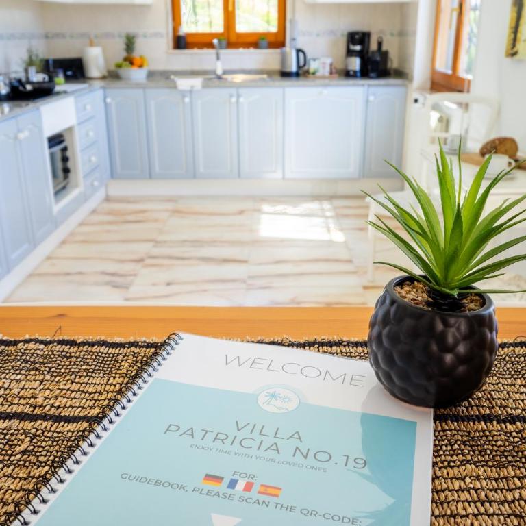 Beachside Villa for 12, 50m to Beach, Private Garden, BBQ, AC, Free WiFi and Parking - Villa con vistas al mar - 54