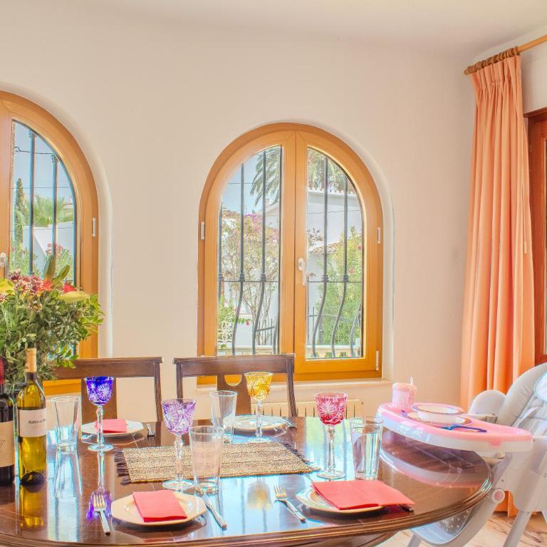 Beachside Villa for 12, 50m to Beach, Private Garden, BBQ, AC, Free WiFi and Parking - Villa con vistas al mar - 64