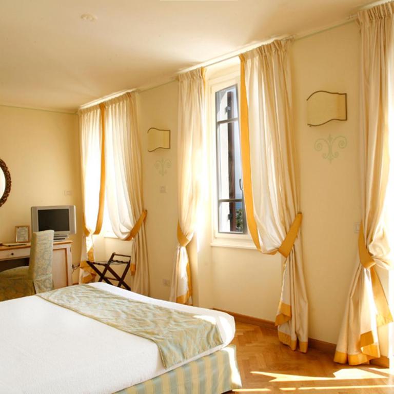 La Vittoria Boutique Hotel - Deluxe Double or Twin Room with Lake View and Balcony - 5