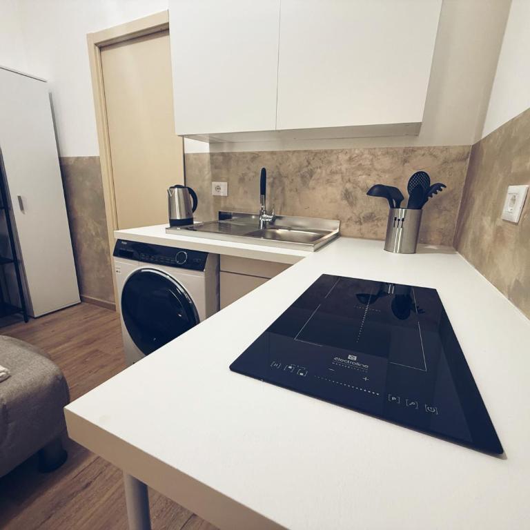 home sweet home 208 - One-Bedroom Apartment - 2