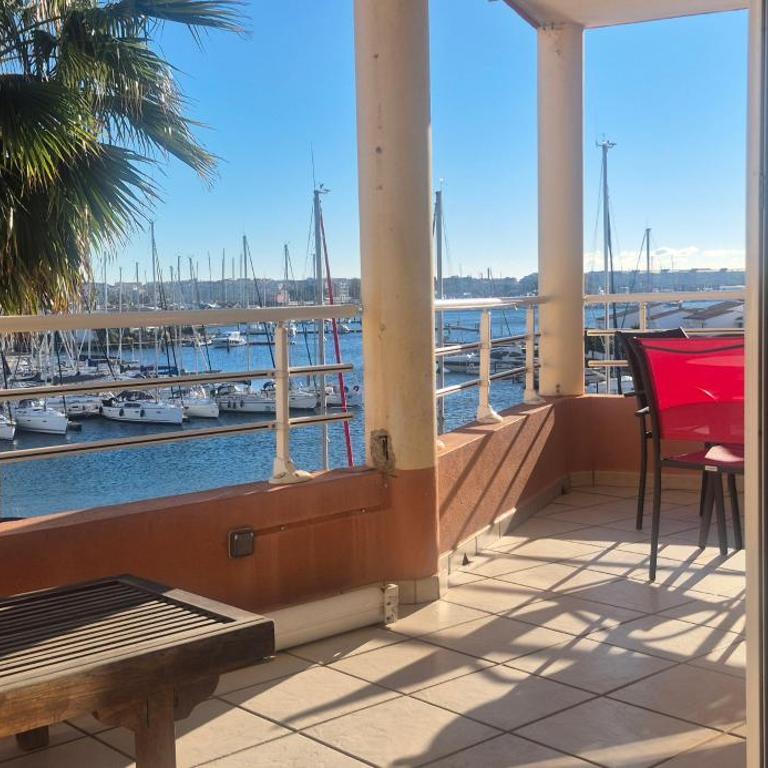 Le Matago A36, Superbe T2 avec vue sur le Port, parking, piscine, clim - Appartamento con 1 Camera da Letto - 2