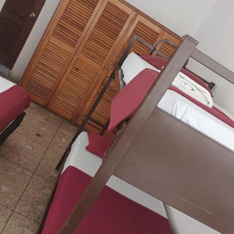 Hostal Tamara - Standard Quadruple Room - 1