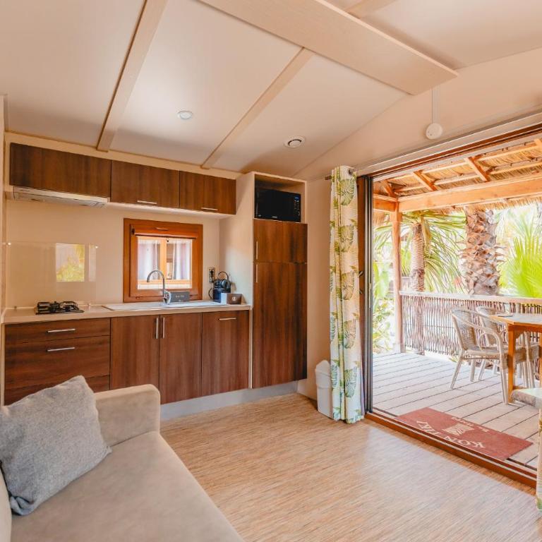 Kon Tiki - Hutte Tiki Jardin Premium 1 Chambre avec Canapé-Lit (2 Adultes + 2 Enfants) - 3