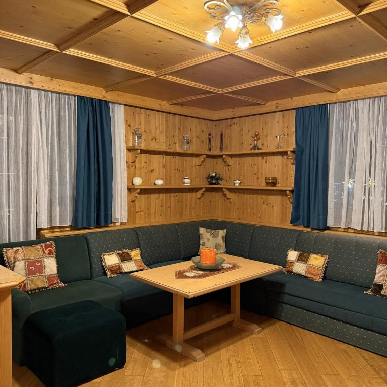 Campiglio Trilocale Dolomiti - Appartamento con 2 Camere da Letto - 2