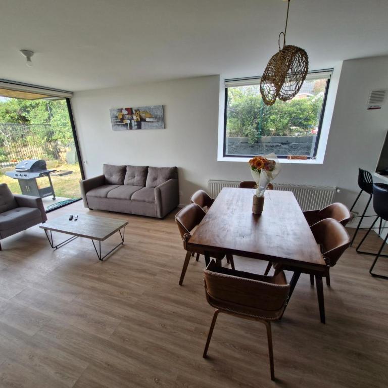 Frente al Lago en Puerto Varas - Four-Bedroom House - 1