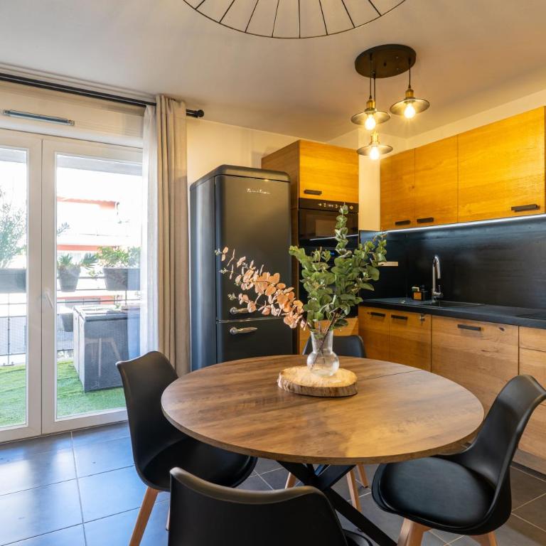 Charming 2-room apartment in Lavandou, terrace, parking, air conditioning - Apartment mit 1 Schlafzimmer - 3