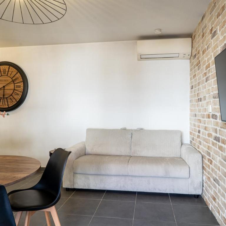 Charming 2-room apartment in Lavandou, terrace, parking, air conditioning - Apartment mit 1 Schlafzimmer - 7