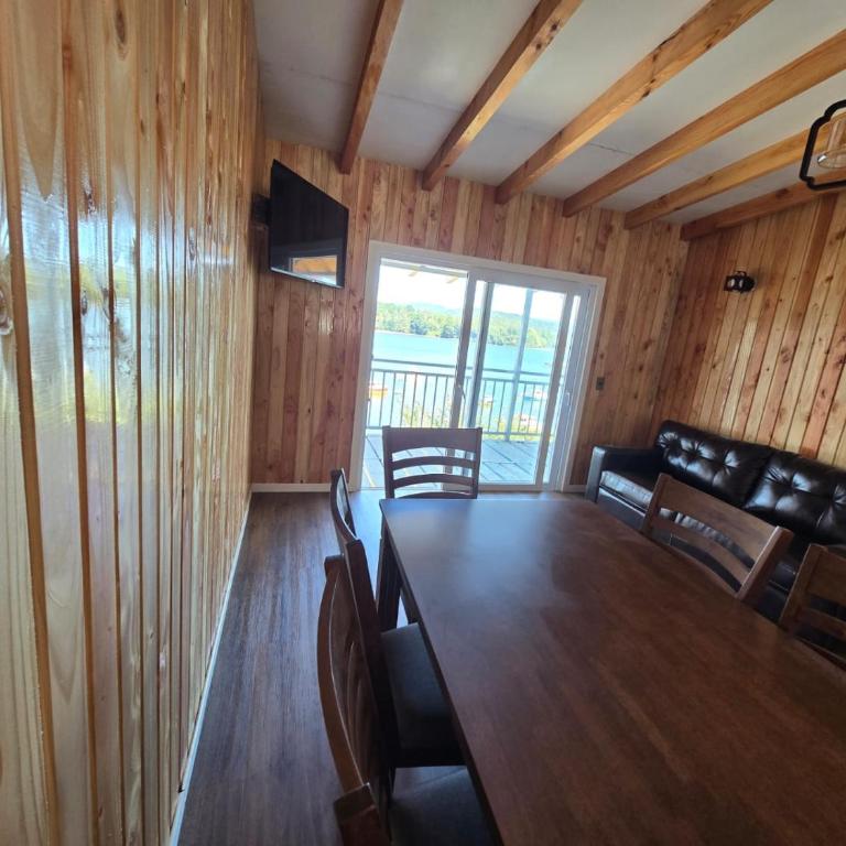 Cabañas con hermosa vista al rio - Three-Bedroom House - 7
