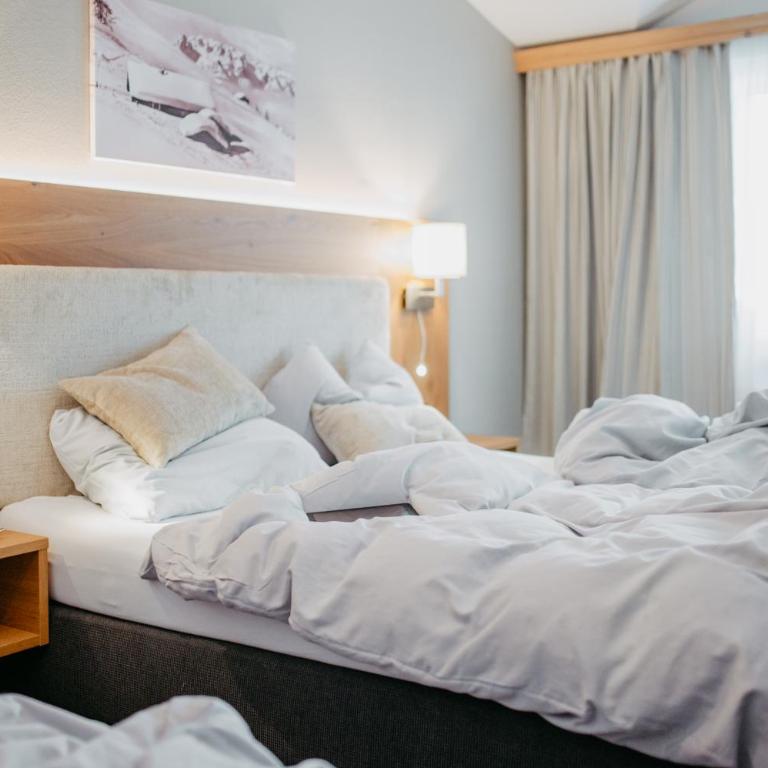 Hotel Schützenhof - Dreibettzimmer mit Balkon - 12
