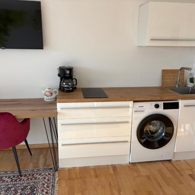 Apartments Let Me In - Doppelzimmer mit externem WC - 4