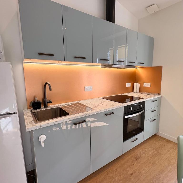 Charmant appartement au coeur de villeneuve loubet - Apartment mit 1 Schlafzimmer - 17