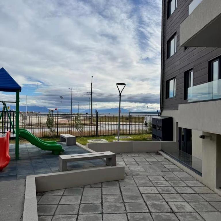 GARAN AIKE Shelter and style in front of Canal Señoret - Two-Bedroom Apartment - 9