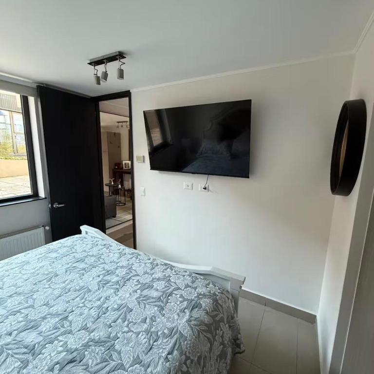 GARAN AIKE Shelter and style in front of Canal Señoret - Two-Bedroom Apartment - 6