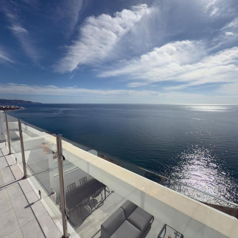 Seafront 2B Apartment with Pool, Spa & Gym Torrox - Apartamento de 2 dormitorios - 4