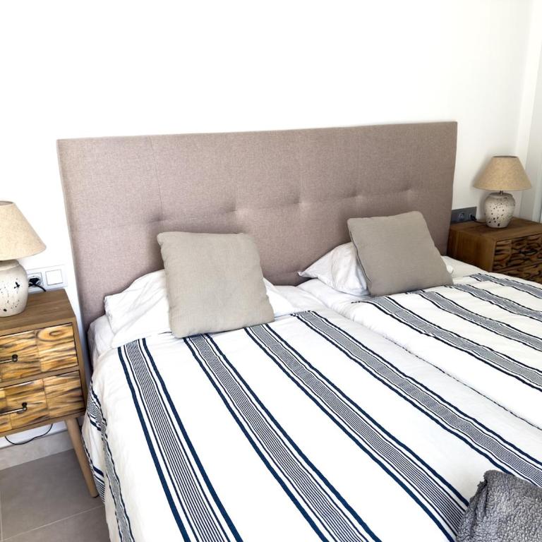 Seafront 2B Apartment with Pool, Spa & Gym Torrox - Apartamento de 2 dormitorios - 14