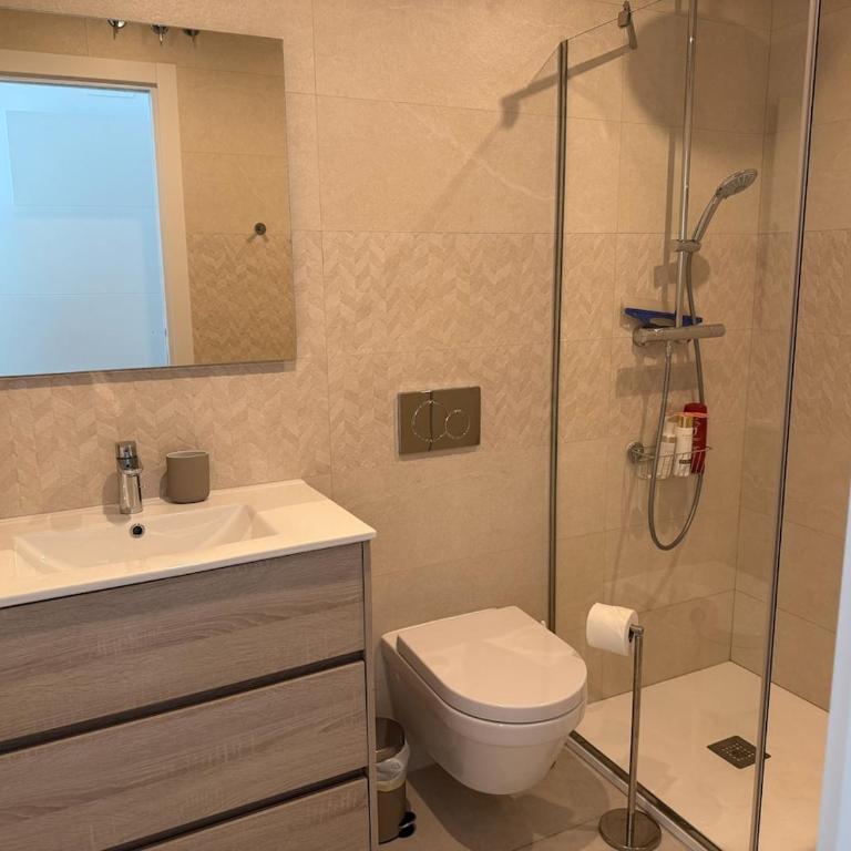 Seafront 2B Apartment with Pool, Spa & Gym Torrox - Apartamento de 2 dormitorios - 45
