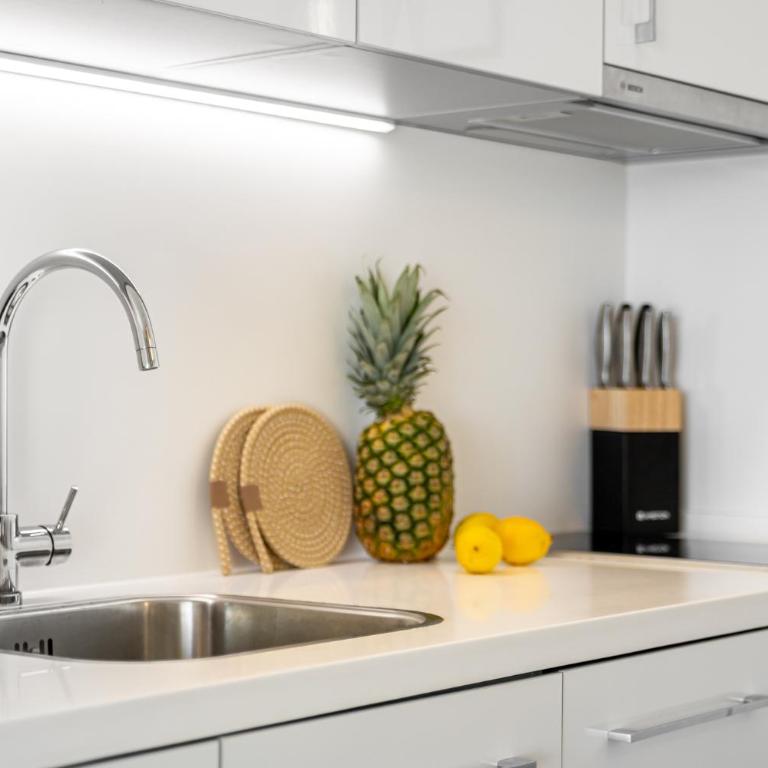 Intempo Apartment by Leo Apartments - Two-Bedroom Apartment with Sea View - 12