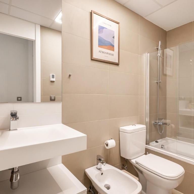 Intempo Apartment by Leo Apartments - Two-Bedroom Apartment with Sea View - 10