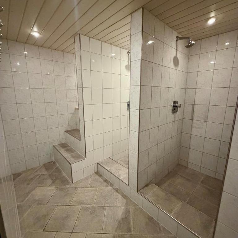 HappyLaax - Elegant Design Studio with Pool, Sauna, and Private Parking - Studio-Apartment mit 1 Doppelbett - 29