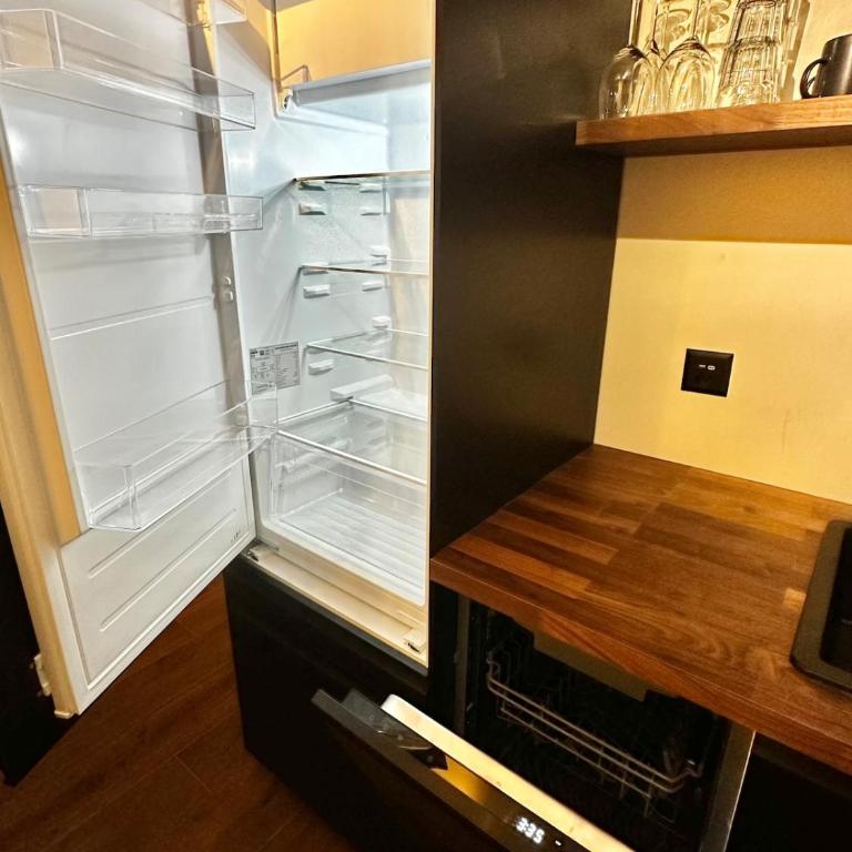 HappyLaax - Elegant Design Studio with Pool, Sauna, and Private Parking - Studio-Apartment mit 1 Doppelbett - 18