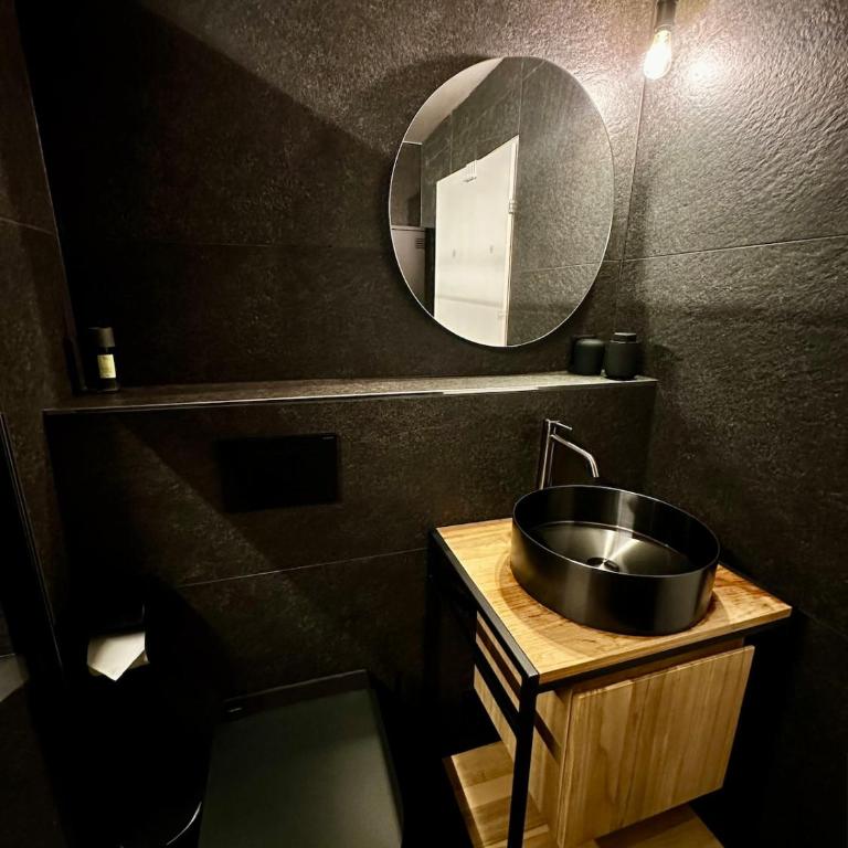 HappyLaax - Elegant Design Studio with Pool, Sauna, and Private Parking - Studio-Apartment mit 1 Doppelbett - 10