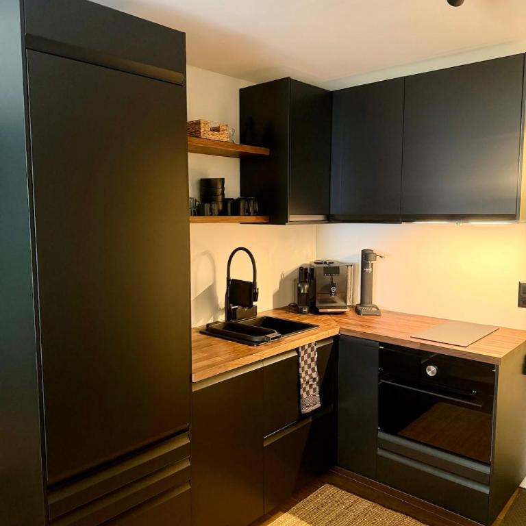 HappyLaax - Elegant Design Studio with Pool, Sauna, and Private Parking - Studio-Apartment mit 1 Doppelbett - 6