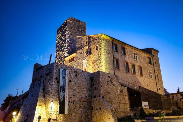 Antibes Vieille Ville - Appartement 3 Piéces Centre Historique & Plage - Two-Bedroom Apartment - 18