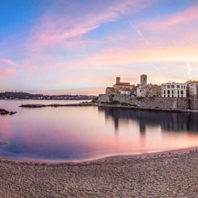 Antibes Vieille Ville - Appartement 3 Piéces Centre Historique & Plage - Two-Bedroom Apartment - 16