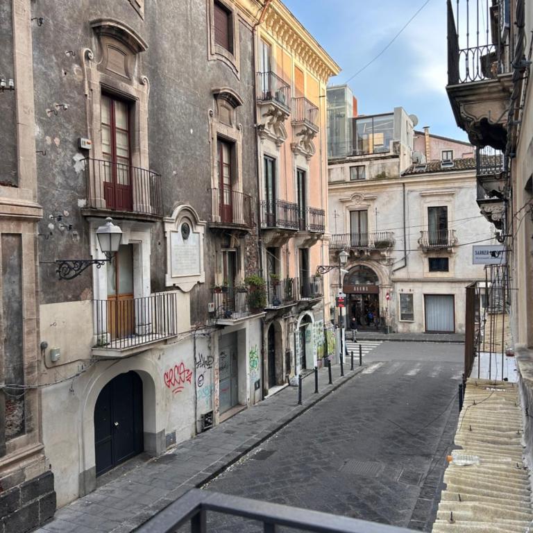 The Duomo Flats - Studio with Balcony - 10