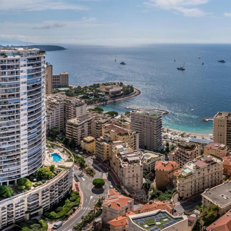 Seaview, Pool and Gym! In Monaco - Appartement 2 Chambres avec Balcon et Vue sur la Mer - 1