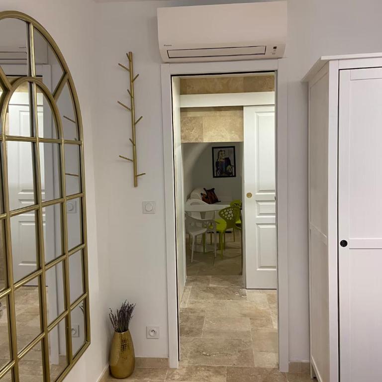 "Philomer Safranier" Historic Old-Town Apartments, Sea View and Terrace Options - One-Bedroom Apartment (without sea view and Terrace) - 12