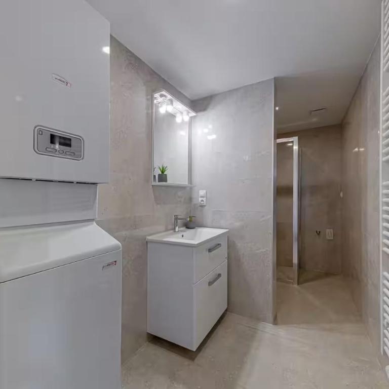 Apartment Tuska - One-Bedroom Apartment - 8