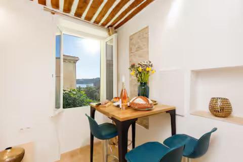 "Philomer Safranier" Historic Old-Town Apartments, Sea View and Terrace Options - One-Bedroom Apartment with Ocean View (without Terrace) - 20