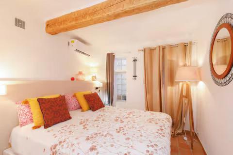 "Philomer Safranier" Historic Old-Town Apartments, Sea View and Terrace Options - One-Bedroom Apartment with Ocean View (without Terrace) - 25