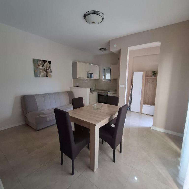 Topla - One-Bedroom Apartment - 8
