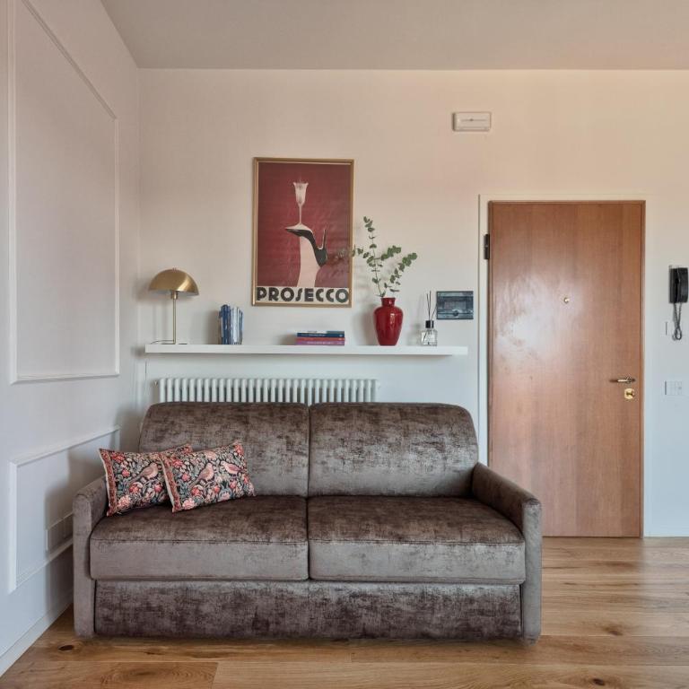 Brandolini Apartment by SuitesV - Appartamento di design nel centro storico di Treviso con vista panoramica e parcheggio riservato - Studio - 6