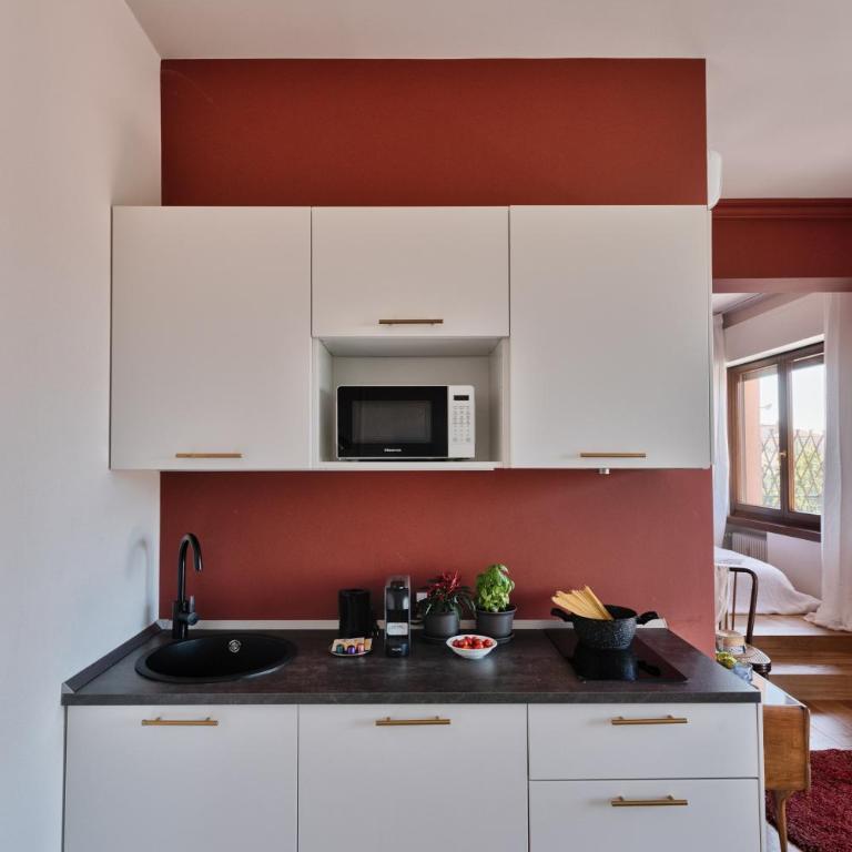 Brandolini Apartment by SuitesV - Appartamento di design nel centro storico di Treviso con vista panoramica e parcheggio riservato - Studio - 14