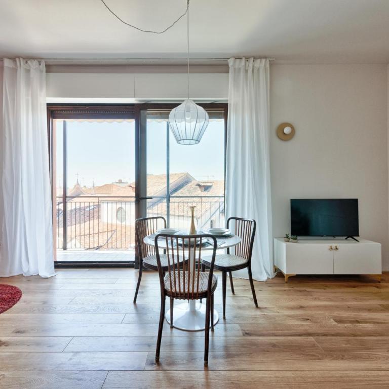 Brandolini Apartment by SuitesV - Appartamento di design nel centro storico di Treviso con vista panoramica e parcheggio riservato - Studio - 10