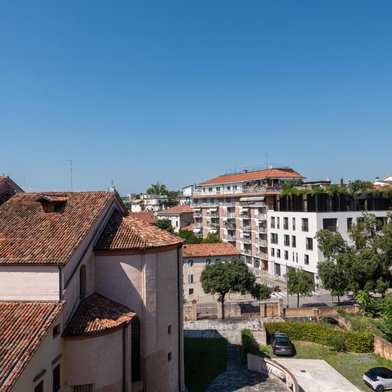Brandolini Apartment by SuitesV - Appartamento di design nel centro storico di Treviso con vista panoramica e parcheggio riservato - Studio - 24