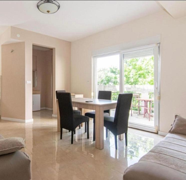 Topla - One-Bedroom Apartment - 1