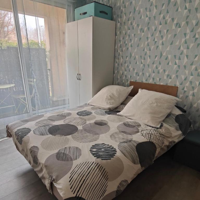 Chambre à la nuit avec petit déjeuner - Chambre Double avec Salle de Bains Commune - 2